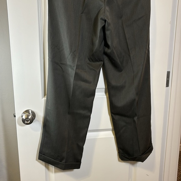 Bacharach olive green slacks with cuff - Picture 6 of 10